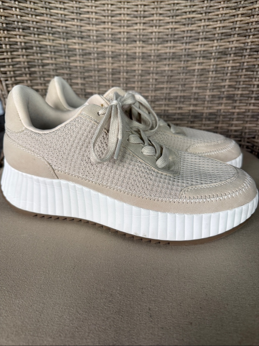 Steve Madden Charlie knit platform women’s beige, waffle weave platform sneakers